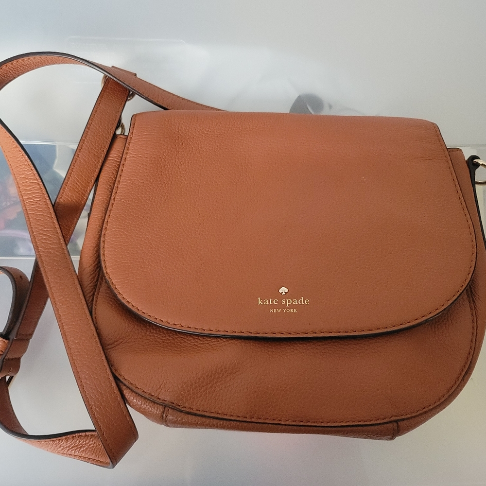 Kate Spade Brown Roulette Saddle Bag Crossbody Bag In Pebbled Leather